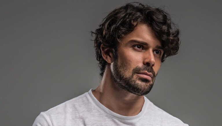 Videoclip de «Conmigo estás mejor» de Héctor Pérez, dirigido por Víctor Marfil